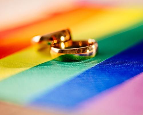 Obrączki ślubne dla par LGBT: trendy i bestsellery