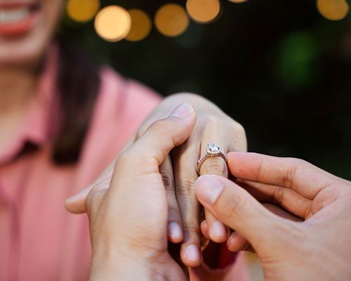 Trzy najczęściej popełniane błędy przy wyborze pierścionka zaręczynowego