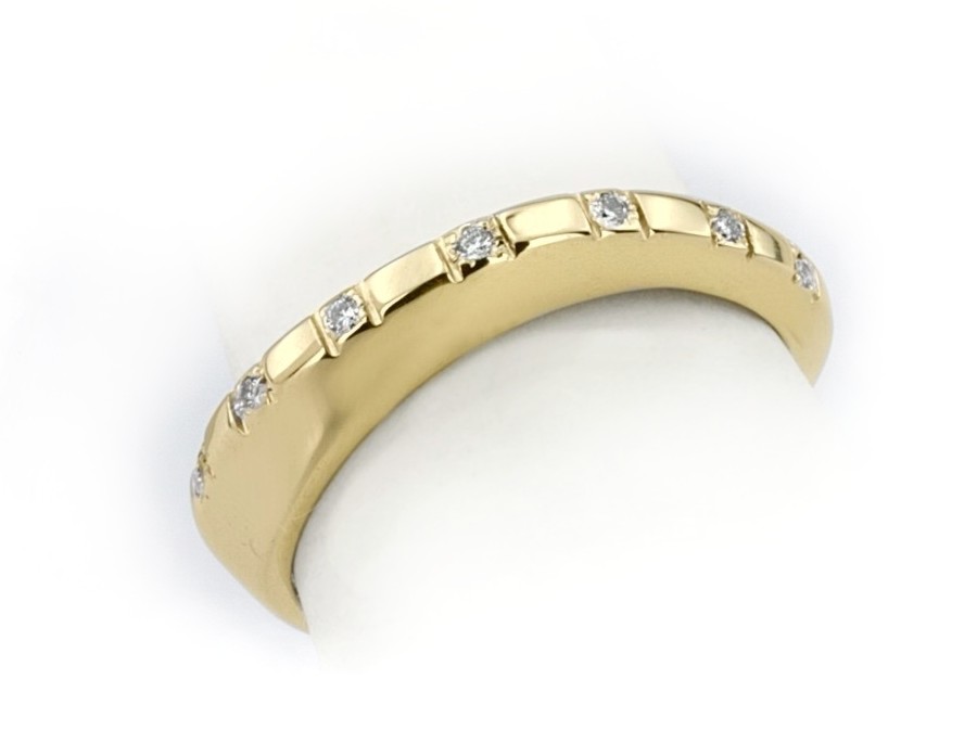 Złoty pierścionek z brylantami - 1015_3_3_p — zdjęcie 3