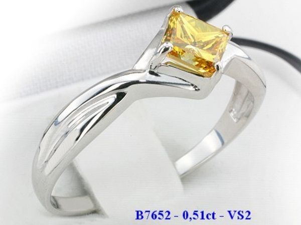 Pierścionek białe złoto ze złotym diamentem - 111z_b7652
