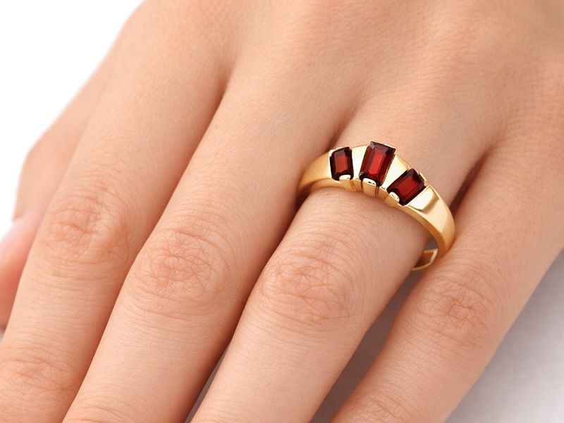 Złoty pierścionek z granatami żółte złoto - 2329granat — zdjęcie 2