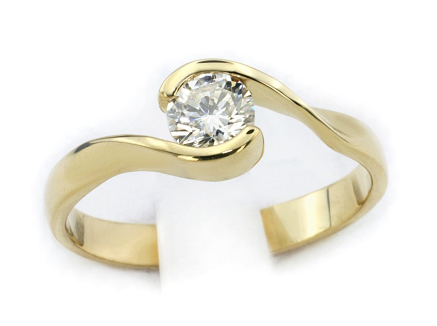 Złoty pierścionek z brylantem żółte złoto - 528bbr_P1_I