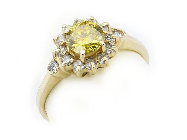 Złoty pierścionek z brylantem o żółtej barwie - 7874lemon_p