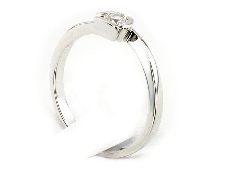 Złoty pierścionek z brylantem białe złoto - b677bbr_SI_F — zdjęcie 3