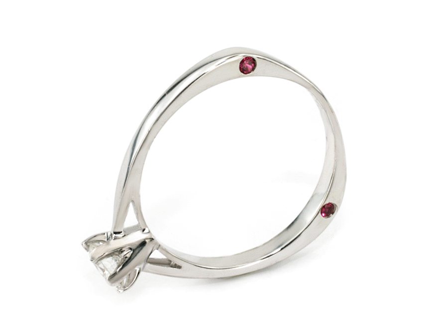 Pierścionek z brylantem i rubinami - bjg1133br_rub_VS_H_03 — zdjęcie 3