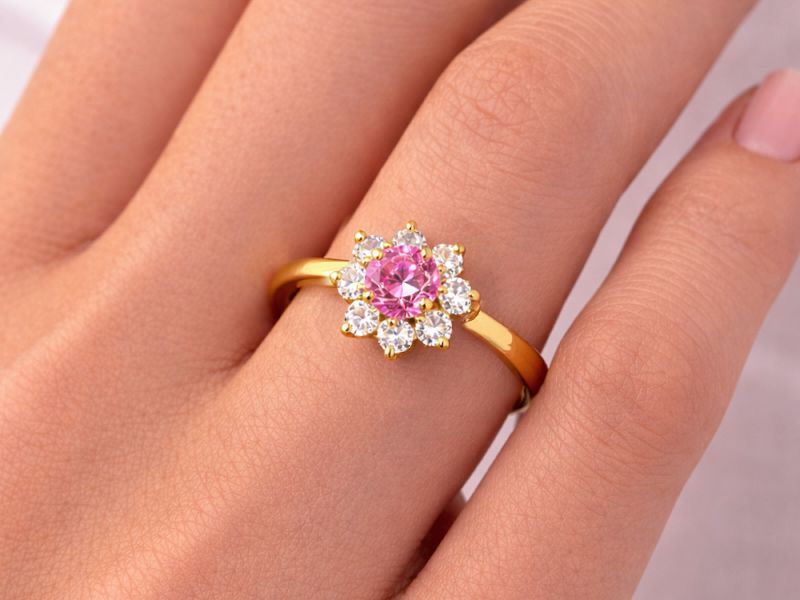 Złoty pierścionek z różową cyrkonią i cyrkoniami - j162r_p — zdjęcie 3