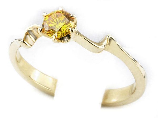 Pierścionek ze złota ze złotym brylantem barwa cognacgold - jg112