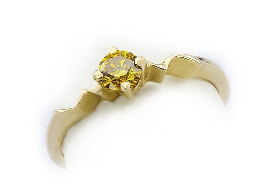 Złoty pierścionek z brylantem - jg1128gold_2_4_p — zdjęcie 3