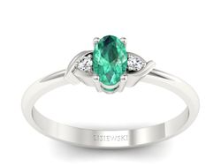 Złoty pierścionek ze szmaragdem i brylantami - P15270bszm