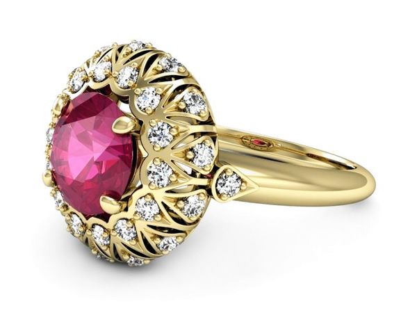 Złoty pierścionek z rubinem i brylantami - P15286zr