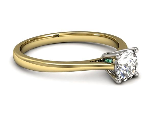 Złoty pierścionek z brylantem i szmaragdem - p16205zbsm