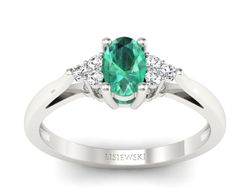 Pierścionek ze szmaragdem i brylantami białe złoto - p16248bsm