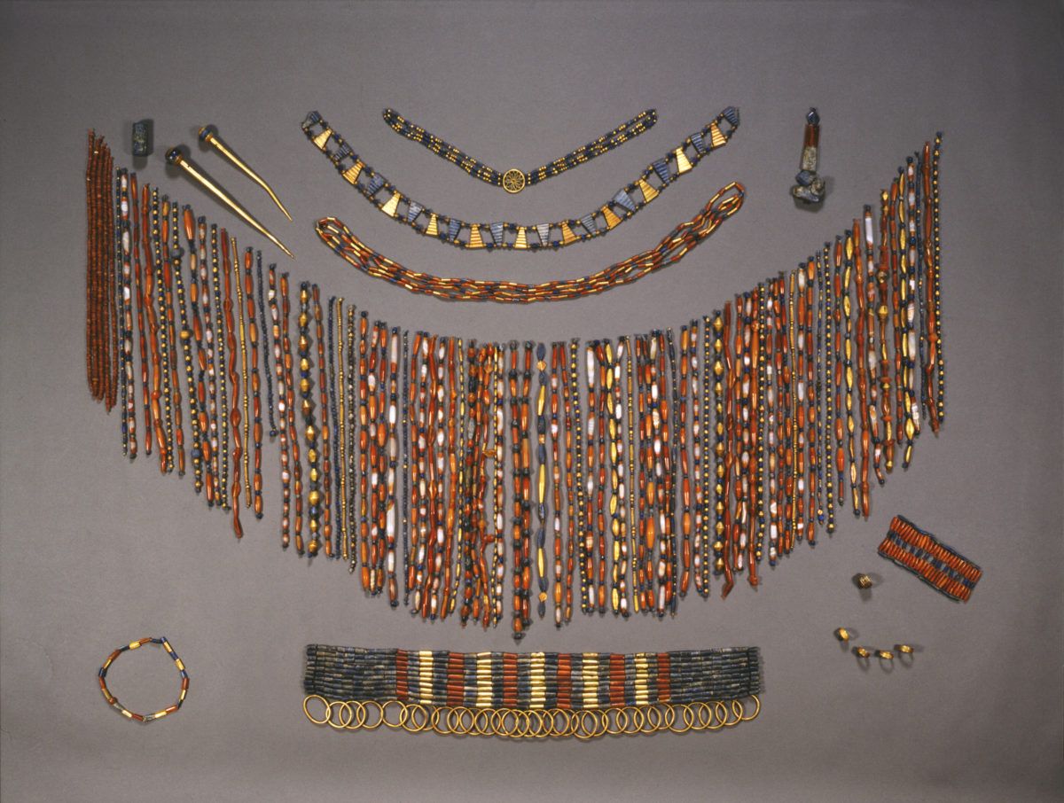 Biżuteria Królowej Pu-Abi, złoto, lapis lazuli, karneol