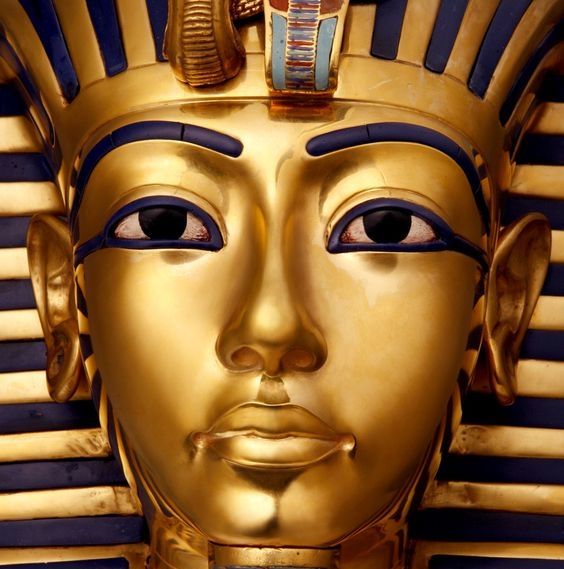 Złota pośmiertna maska Tutanchamona, 1323 p.n.e.