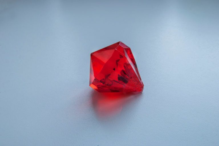Rzadki czerwony diament
