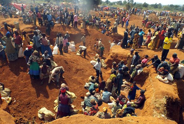 Gorączka złota w dystrykcie Namayingo, Uganda. Spotkanie inicjacyjne górników amatorów