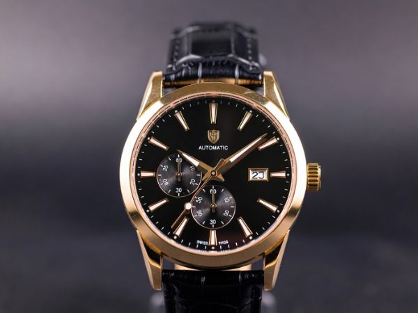 Złoty szwajcarski zegarek automatyczny