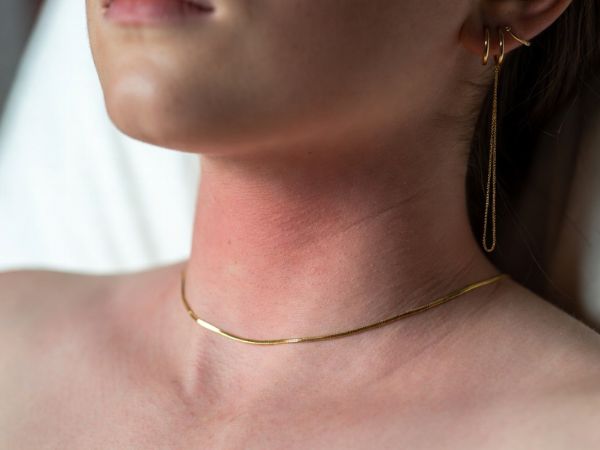 Czy spanie w biżuterii jest bezpieczne dla Twojej skóry?