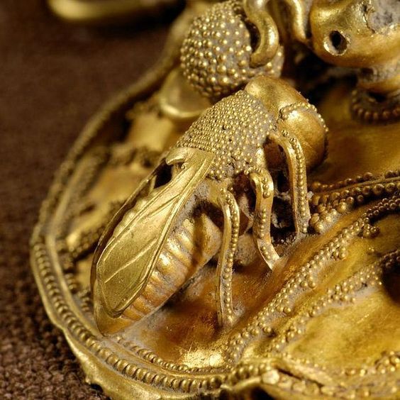 Pszczoły – złota plakietka – detal ,Grecja, plakietka 7 w. p.n.e, Nasher Duke Museum