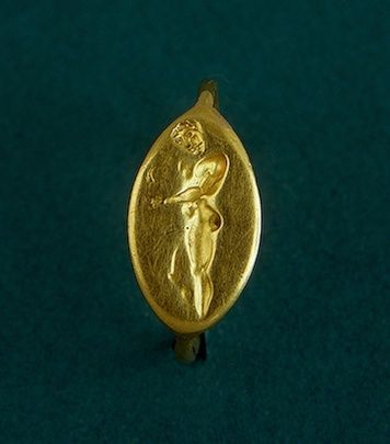 Złoty pierścionek z wizerunkiem atlety, idealna biżuteria dla mężczyzn? Grecja IV w. p.n.e.